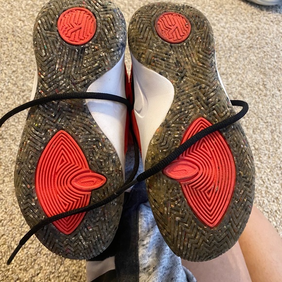 kids Nike shoes - Picture 2 of 4